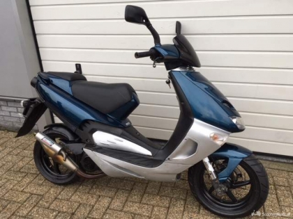 Aprilia SR 50 blauw